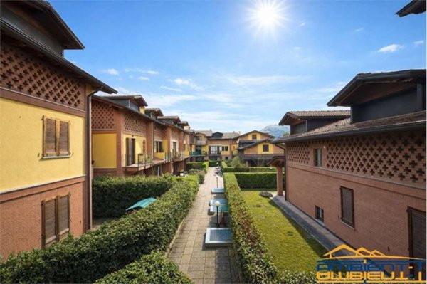 appartamento in vendita a Calco in zona Arlate