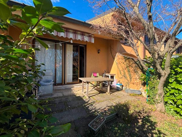 casa indipendente in vendita a Calco in zona Arlate