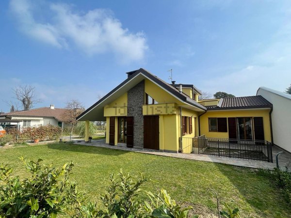 casa indipendente in vendita a Calco