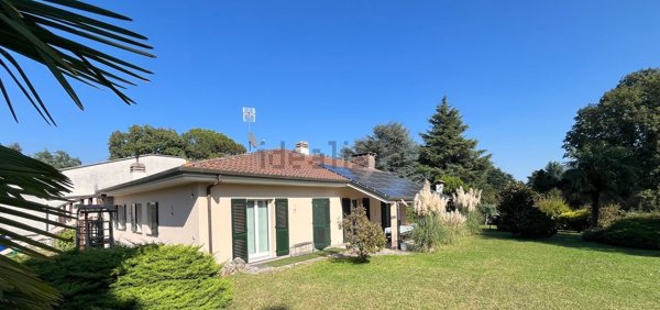 casa indipendente in vendita a Calco