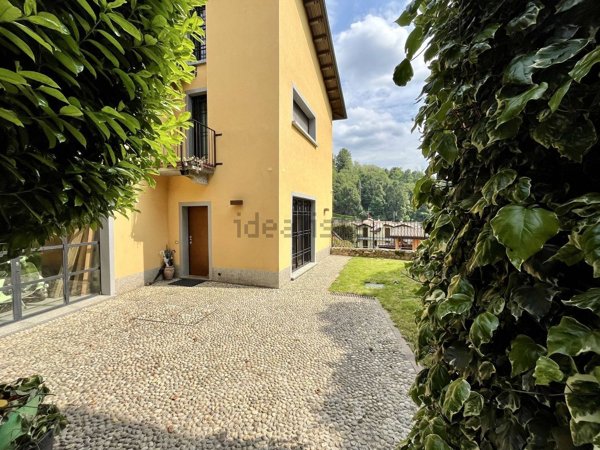 casa indipendente in vendita a Calco