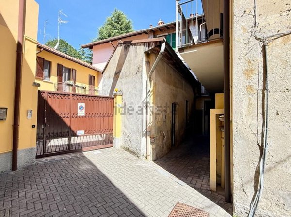 appartamento in vendita a Calco in zona Arlate