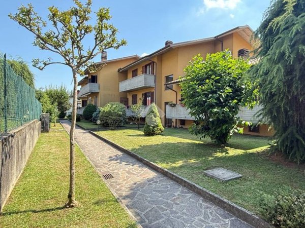 appartamento in vendita a Calco in zona Arlate