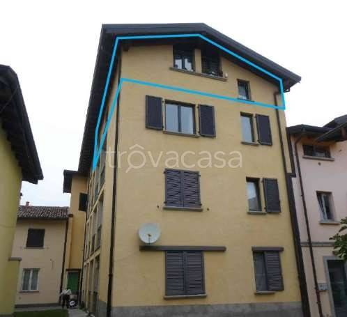appartamento in vendita a Calco