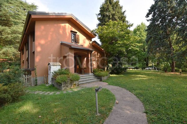 casa indipendente in vendita a Calco in zona Arlate