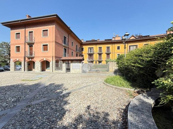 appartamento in vendita a Calco in zona Arlate