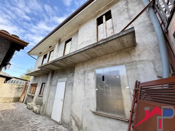 casa semindipendente in vendita a Calolziocorte in zona Pascolo