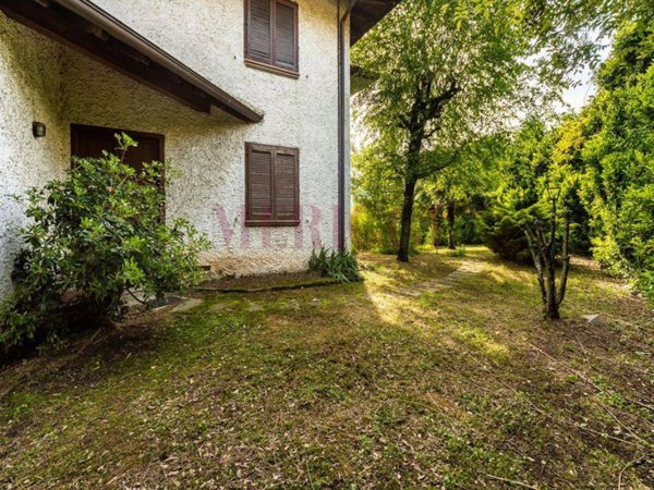 casa indipendente in vendita a Calolziocorte