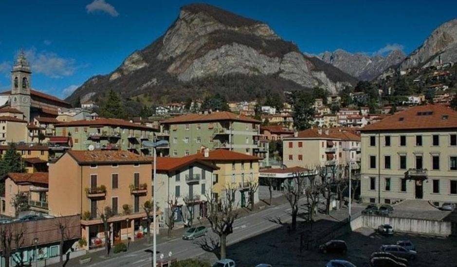 intera palazzina in vendita a Calolziocorte