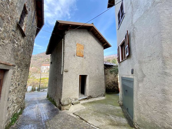 casa indipendente in vendita a Calolziocorte in zona Lorentino