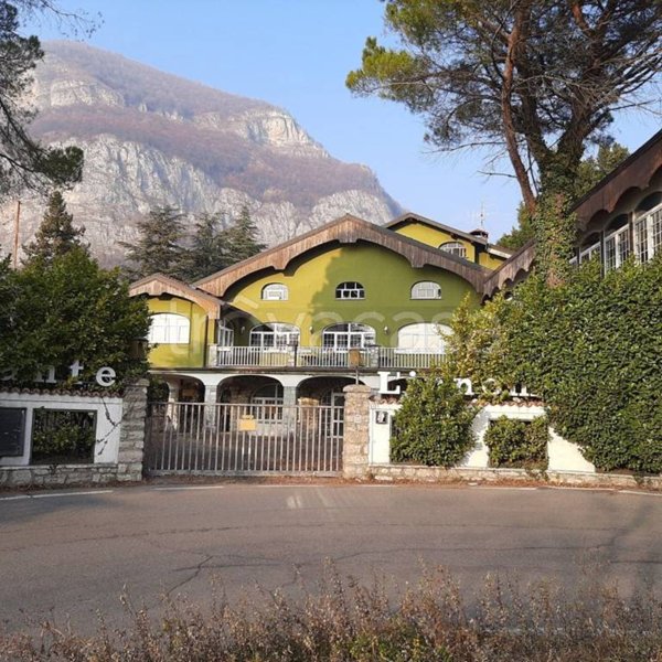 negozio in vendita a Calolziocorte in zona Rossino