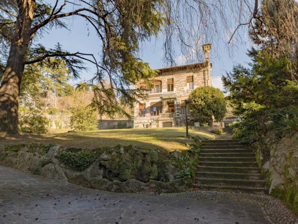 casa indipendente in vendita a Calolziocorte