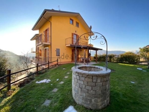 casa indipendente in vendita a Calolziocorte in zona Lorentino