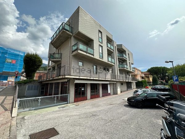 locale commerciale in vendita a Calolziocorte