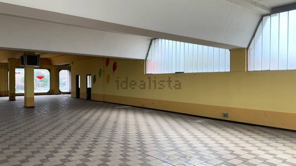 locale commerciale in vendita a Calolziocorte