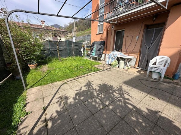 casa indipendente in vendita a Calolziocorte in zona Lorentino