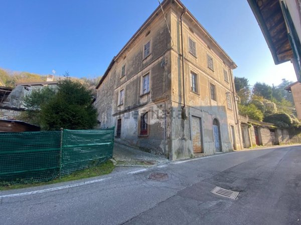 esavano in vendita a Calolziocorte in zona Lorentino