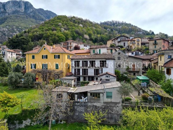 casa indipendente in vendita a Calolziocorte in zona Rossino