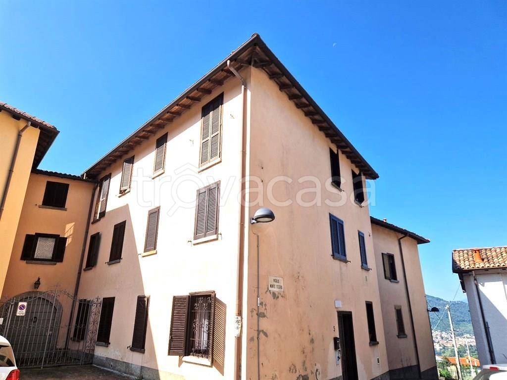 appartamento in vendita a Calolziocorte in zona Lorentino