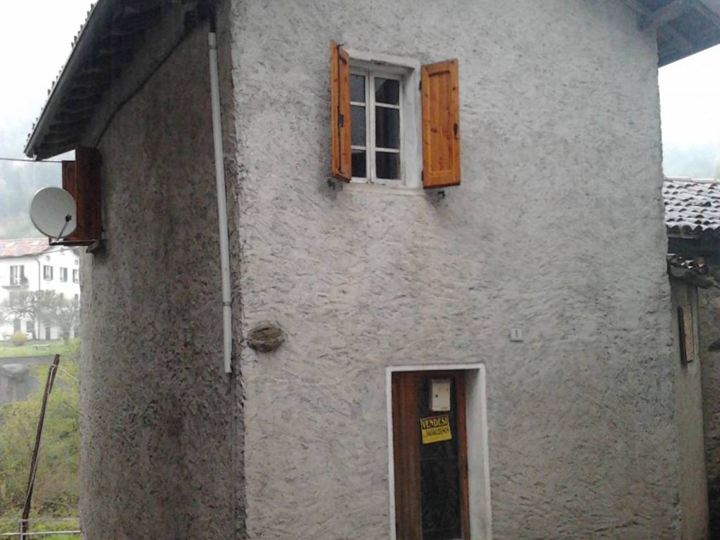 casa indipendente in vendita a Calolziocorte in zona Lorentino