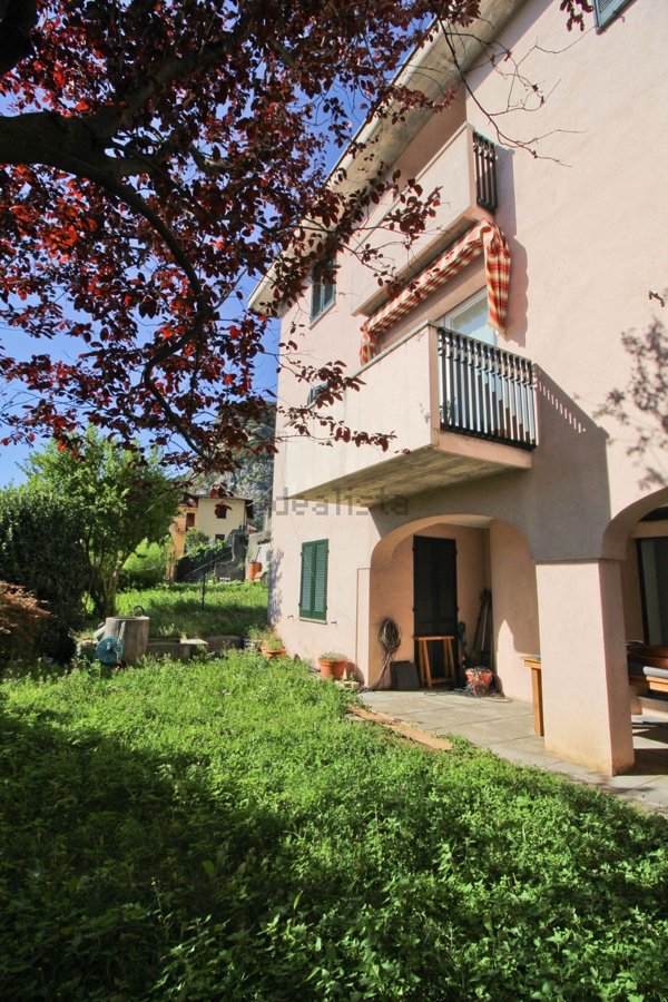 casa indipendente in vendita a Calolziocorte in zona Rossino