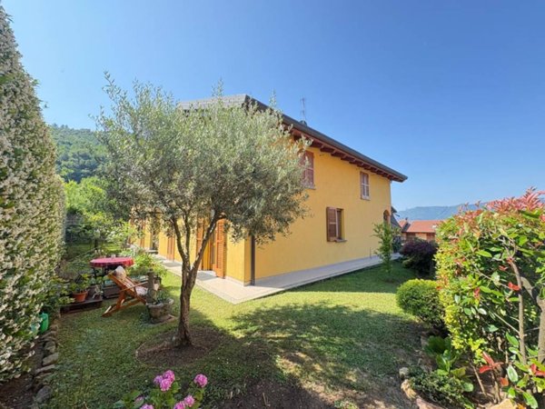 casa indipendente in vendita a Calolziocorte in zona Lorentino