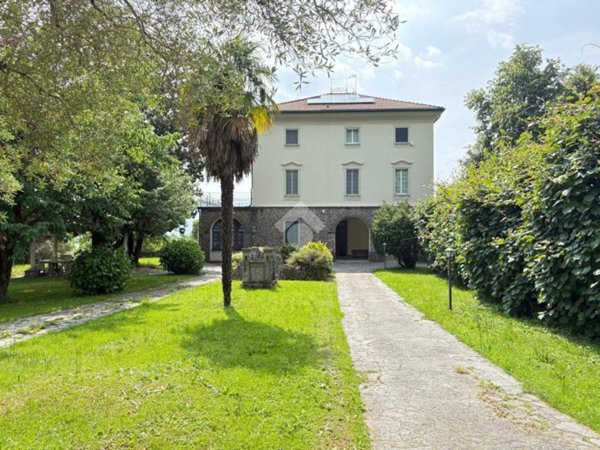 casa indipendente in vendita a Calolziocorte in zona Lorentino