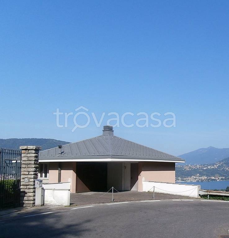 casa indipendente in vendita a Calolziocorte in zona Rossino