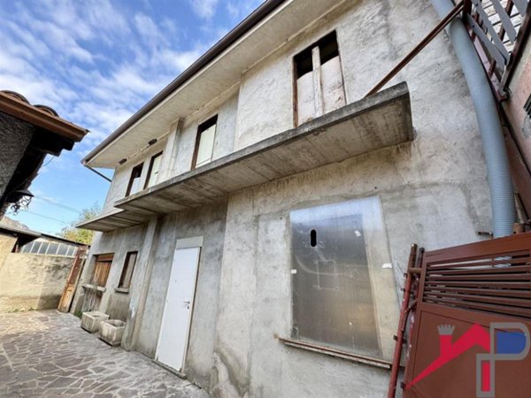 casa indipendente in vendita a Calolziocorte in zona Pascolo