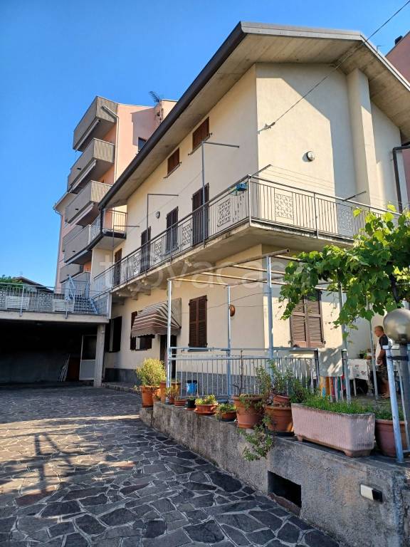 casa indipendente in vendita a Calolziocorte