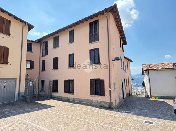 appartamento in vendita a Calolziocorte in zona Lorentino