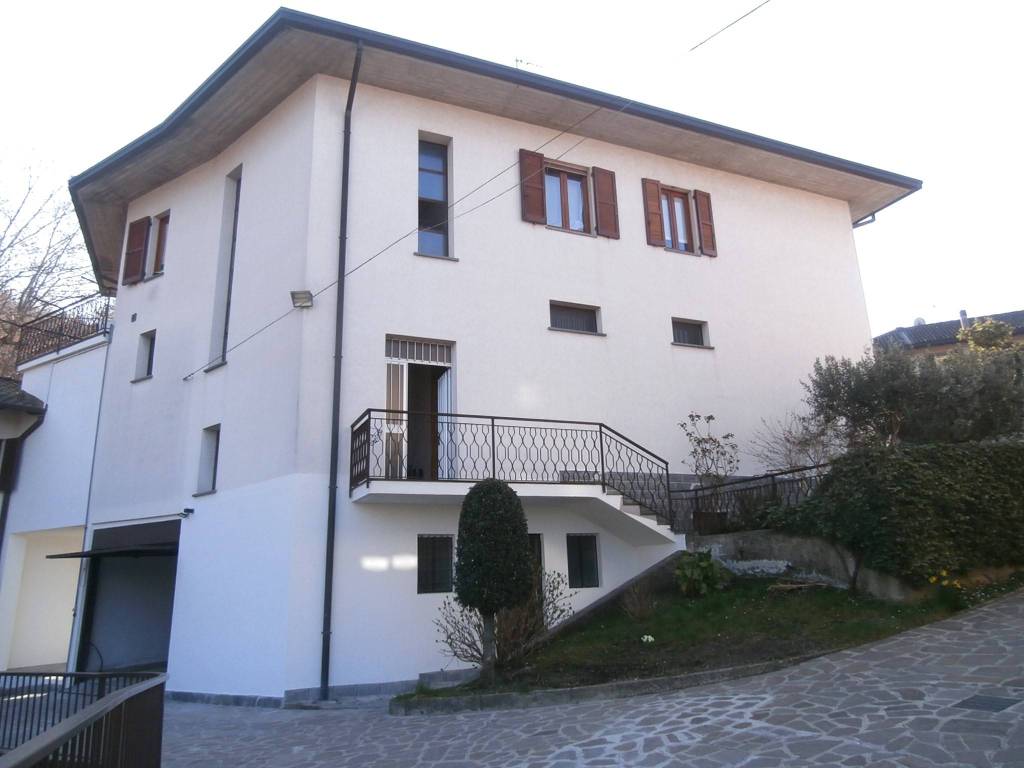 casa indipendente in vendita a Calolziocorte