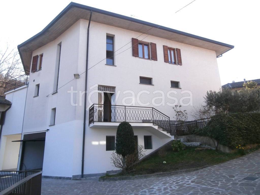 casa indipendente in vendita a Calolziocorte in zona Rossino