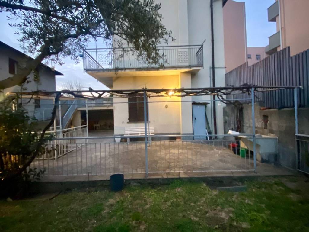 casa indipendente in vendita a Calolziocorte