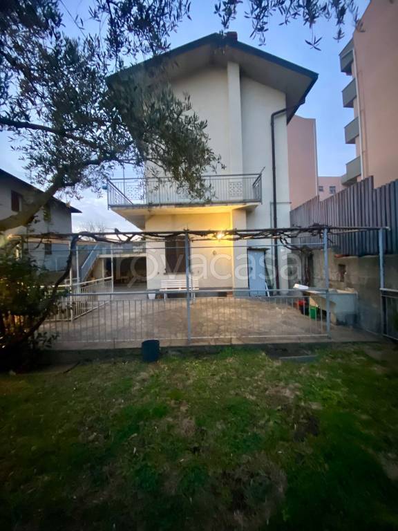 casa indipendente in vendita a Calolziocorte