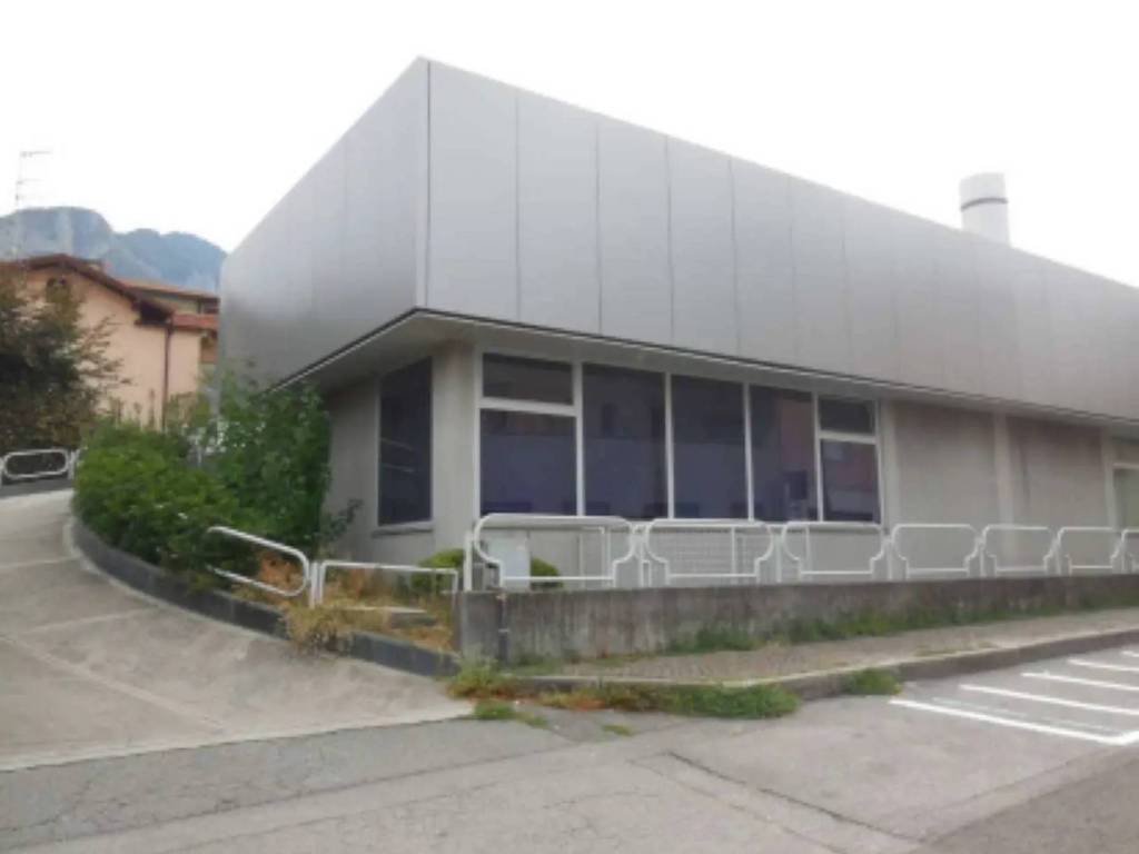 ufficio in vendita a Calolziocorte in zona Foppenico