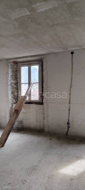 casa indipendente in vendita a Calolziocorte in zona Foppenico