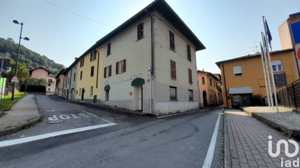 ufficio in vendita a Calolziocorte in zona Foppenico