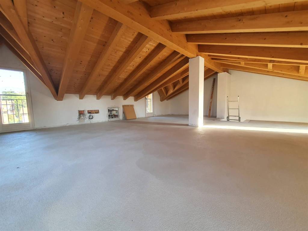 appartamento in vendita a Calolziocorte in zona Foppenico