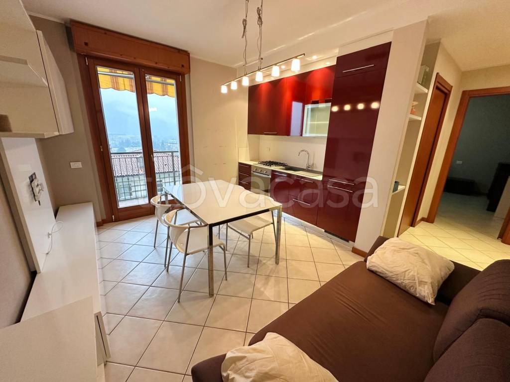 appartamento in vendita a Calolziocorte in zona Foppenico