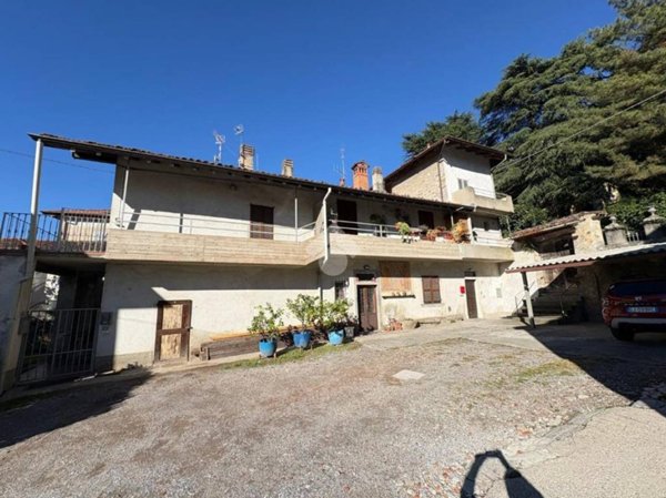 casa indipendente in vendita a Calolziocorte in zona Rossino