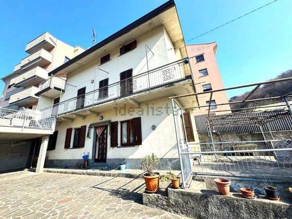 casa indipendente in vendita a Calolziocorte in zona Foppenico