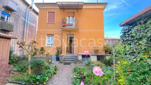 appartamento in vendita a Calolziocorte in zona Rossino