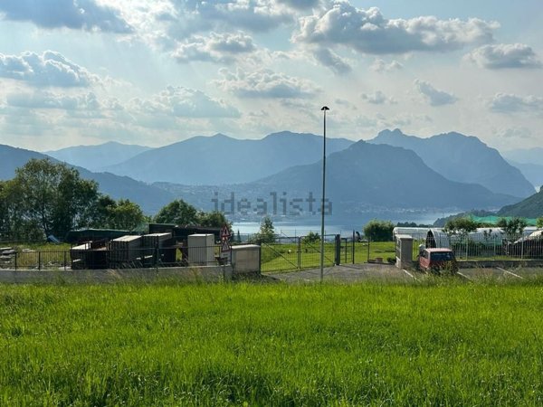 terreno edificabile in vendita a Calolziocorte in zona Sopracornola