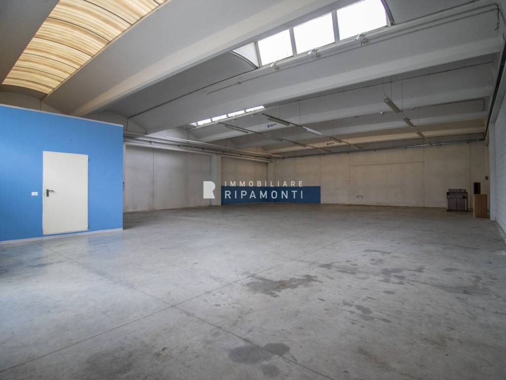 locale commerciale in vendita a Calolziocorte