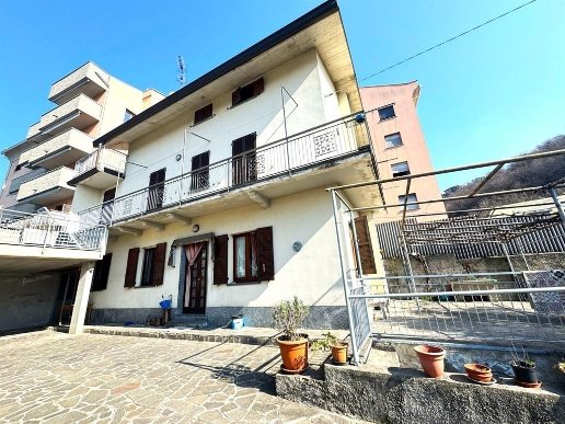 casa indipendente in vendita a Calolziocorte in zona Foppenico