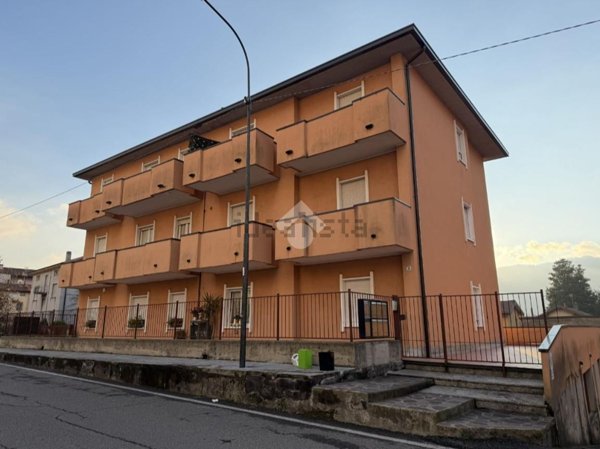 appartamento in vendita a Calolziocorte in zona Foppenico