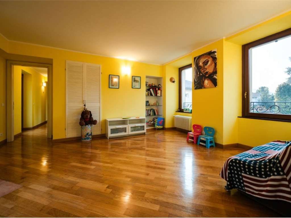 appartamento in vendita a Calolziocorte in zona Rossino