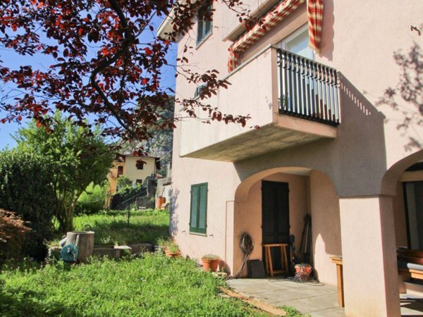 casa indipendente in vendita a Calolziocorte in zona Rossino