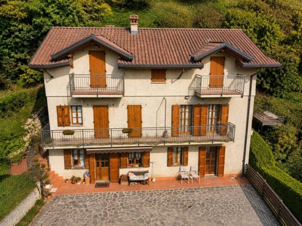 appartamento in vendita a Calolziocorte in zona Sopracornola